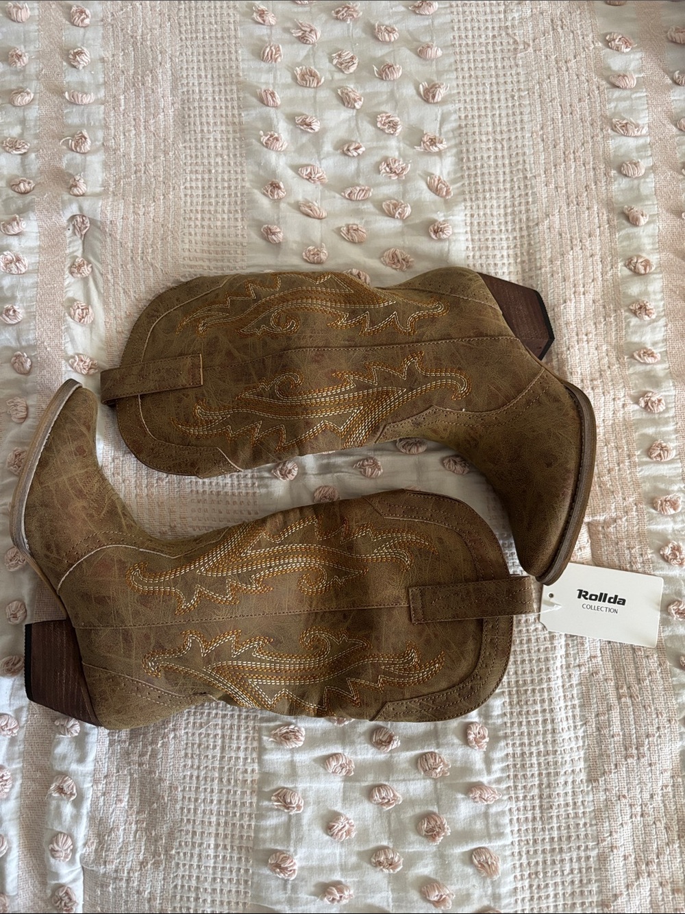Rollda Collection Women's Tan Suede Western Boots